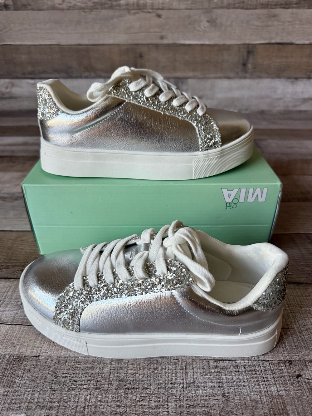 MIA Madai Girls Metallic Silver Glitter Platform Sneakers Size 3 New